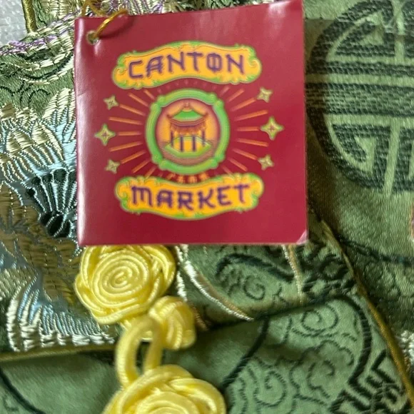 Elegant Green Floral Shoulder Bag - Picture 3 of 7